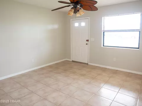 Living - 3 Oriole Cir, Ormond Beach, FL 32176 photo 3 of 4