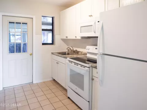 Kitchen - 3 Oriole Cir, Ormond Beach, FL 32176 photo 1 of 2