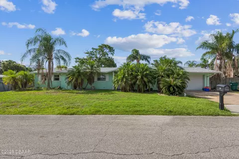 225 Sherwood Ln, Daytona Beach, FL 32117