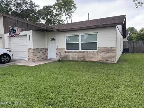 940 Boulder Dr, South Daytona, FL 32119