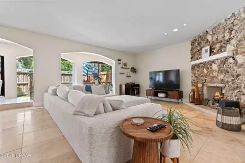 Living - 208 Pine Cone Trl, Ormond Beach, FL 32174 photo 2 of 4