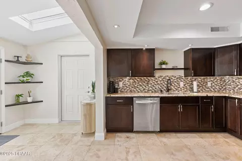 Entry Way - 208 Pine Cone Trl, Ormond Beach, FL 32174 photo 4 of 9