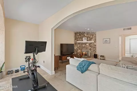 Living - 208 Pine Cone Trl, Ormond Beach, FL 32174 photo 3 of 4