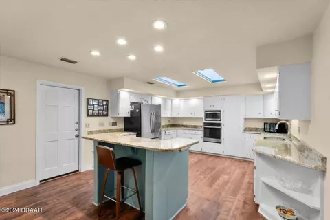 Kitchen - 304 River Bluff Dr, Ormond Beach, FL 32174 photo 2 of 7