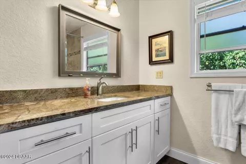 Bath - 304 River Bluff Dr, Ormond Beach, FL 32174 photo 9 of 13