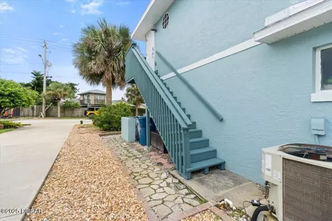 Exterior - 131 Barrier Isle Dr, Ormond Beach, FL 32176 photo 5 of 7