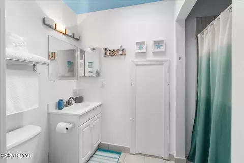 Bath - 131 Barrier Isle Dr, Ormond Beach, FL 32176 photo 4 of 4