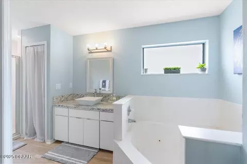 Bath - 131 Barrier Isle Dr, Ormond Beach, FL 32176 photo 1 of 4