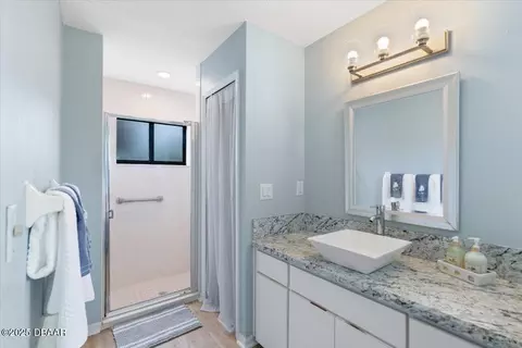 Bath - 131 Barrier Isle Dr, Ormond Beach, FL 32176 photo 2 of 4