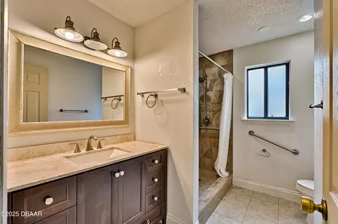 Bath - 170 Dix Ave, Ormond Beach, FL 32174 photo 1 of 4