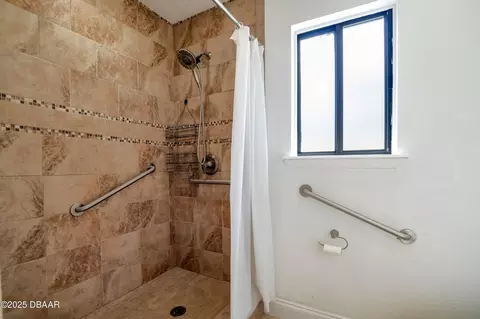 Bath - 170 Dix Ave, Ormond Beach, FL 32174 photo 2 of 4