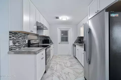 Kitchen - 999 16th St, Edgewater, FL 32132 photo 1 of 4