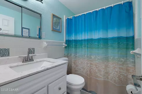 Bath - 999 16th St, Edgewater, FL 32132 photo 1 of 1