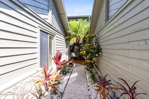 140 Deer Lake Cir, Ormond Beach, FL 32174 photo 3