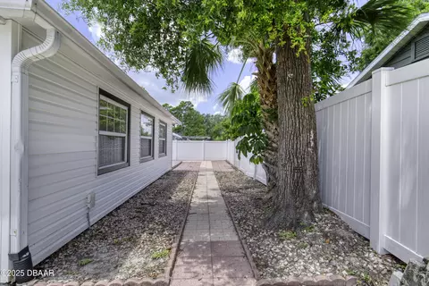 Exterior - 952 Northbrook Dr, Ormond Beach, FL 32174 photo 5 of 7