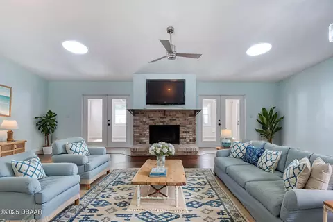 Living - 952 Northbrook Dr, Ormond Beach, FL 32174 photo 1 of 4