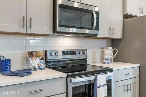 Kitchen - 3199 Arch Ave, Ormond Beach, FL 32174 photo 5 of 8
