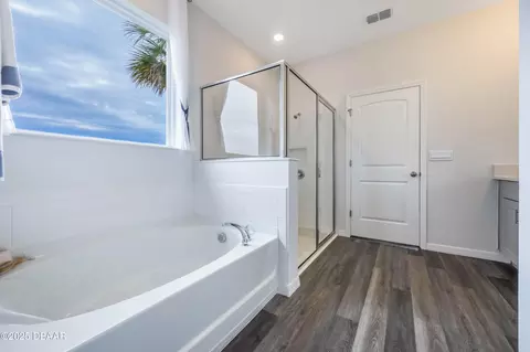 Bath - 3199 Arch Ave, Ormond Beach, FL 32174 photo 3 of 6