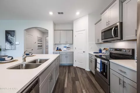 Kitchen - 3199 Arch Ave, Ormond Beach, FL 32174 photo 4 of 8