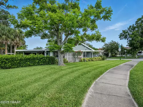 2 Birdie Dr, New Smyrna Beach, FL 32168