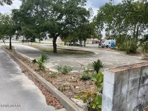 223 Ridgewood Ave, Holly Hill, FL 32117