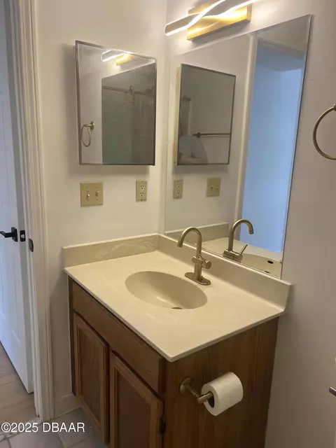 Bath - 1 Aledo Ct, Saint Augustine, FL 32086 photo 2 of 4