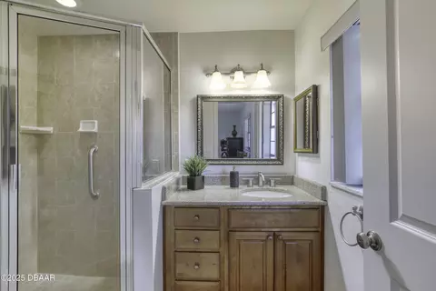 Bath - 1300 Oak Forest Dr, Ormond Beach, FL 32174 photo 2 of 5
