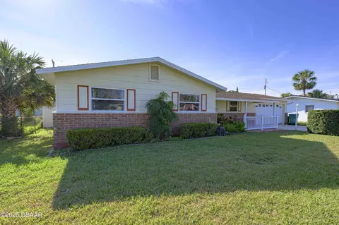 531 Eagle Dr, Daytona Beach, FL 32117