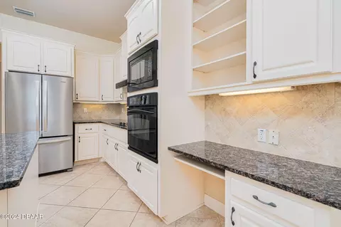 Kitchen - 540 Leeway Trl, Ormond Beach, FL 32174 photo 4 of 8