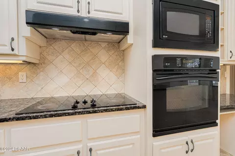 Kitchen - 540 Leeway Trl, Ormond Beach, FL 32174 photo 3 of 8