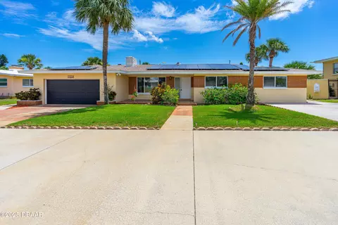 1104 Jacaranda Ave, Daytona Beach, FL 32118