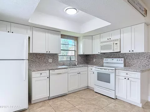 94 Moonstone Ct, Port Orange, FL 32129