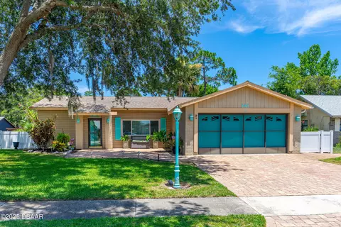 140 Village Ln, Daytona Beach, FL 32119