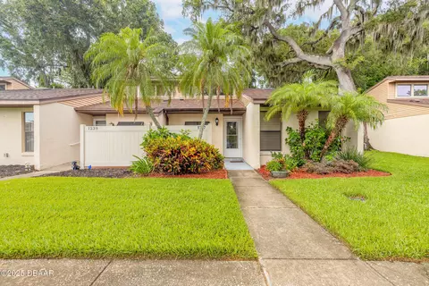 1237 Charter Oaks Cir, Holly Hill, FL 32117