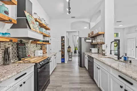 Kitchen - 30 Bay Ct, Ormond Beach, FL 32174 photo 2 of 5