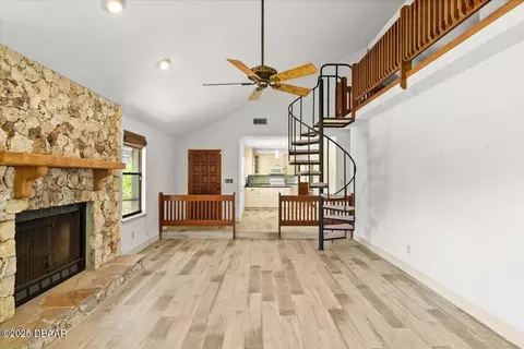 Living - 232 Chippewa Cir, Ormond Beach, FL 32174 photo 4 of 8