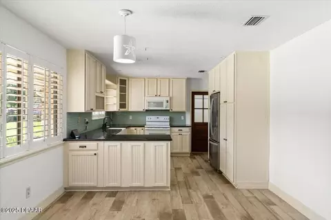 Kitchen - 232 Chippewa Cir, Ormond Beach, FL 32174 photo 1 of 7