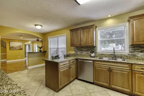 Kitchen - 22 Forestview Way, Ormond Beach, FL 32174 photo 5 of 6