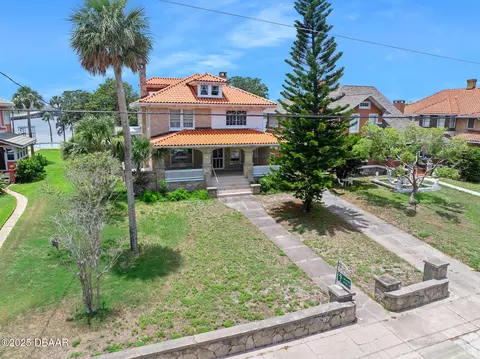 27 N Halifax Ave, Daytona Beach, FL 32118