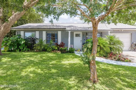 1052 Tompkins Dr, Port Orange, FL 32129