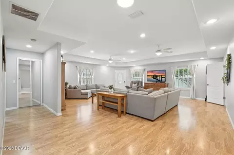 Living - 320 Rio Pinar Dr, Ormond Beach, FL 32174 photo 2 of 4