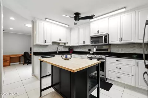 Kitchen - 320 Rio Pinar Dr, Ormond Beach, FL 32174 photo 2 of 5