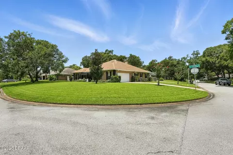Exterior - 320 Rio Pinar Dr, Ormond Beach, FL 32174 photo 4 of 12