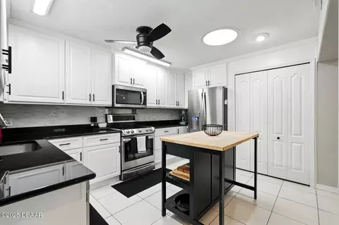 Kitchen - 320 Rio Pinar Dr, Ormond Beach, FL 32174 photo 3 of 5