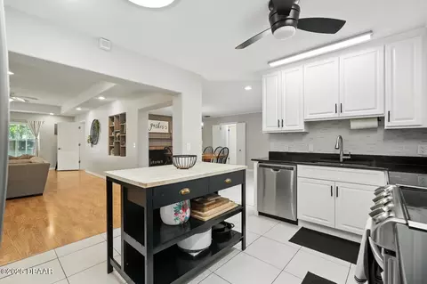 Kitchen - 320 Rio Pinar Dr, Ormond Beach, FL 32174 photo 4 of 5
