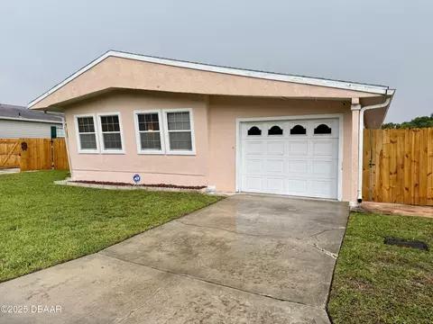 2010 Hickorywood Dr, South Daytona, FL 32119