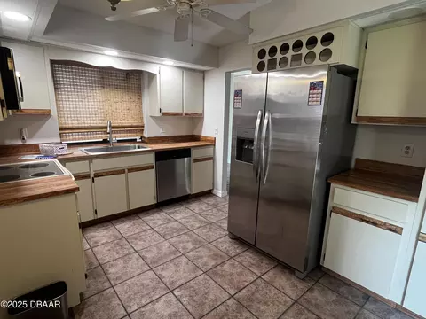 Kitchen - 8 Ridge Trl, Ormond Beach, FL 32174 photo 3 of 4