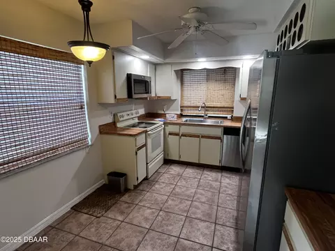 Kitchen - 8 Ridge Trl, Ormond Beach, FL 32174 photo 2 of 4