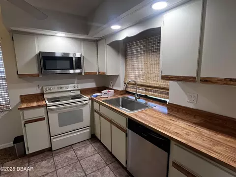 Kitchen - 8 Ridge Trl, Ormond Beach, FL 32174 photo 1 of 4