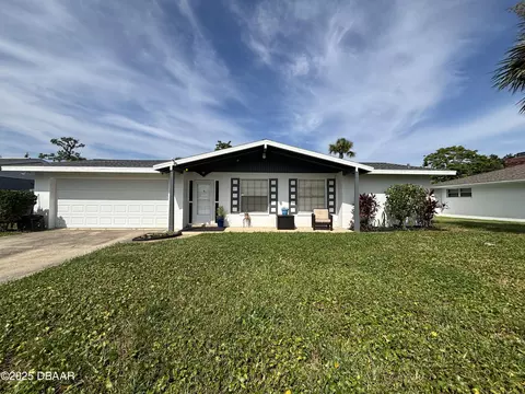 1425 Suwanee Rd, Daytona Beach, FL 32114